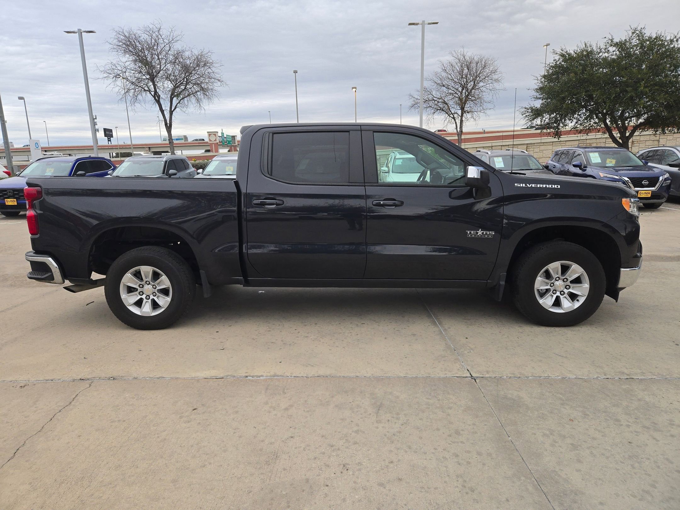 Used 2024 Chevrolet Silverado 1500 LT image 2