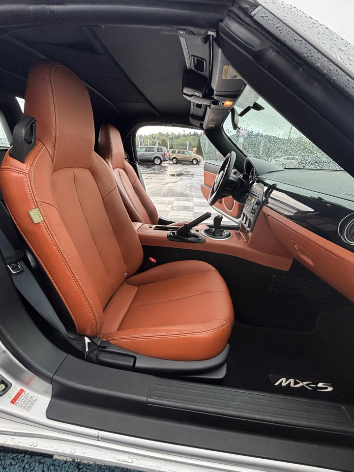 Used 2006 MAZDA MX-5 Miata Grand Touring w/ Premium Pkg image 19