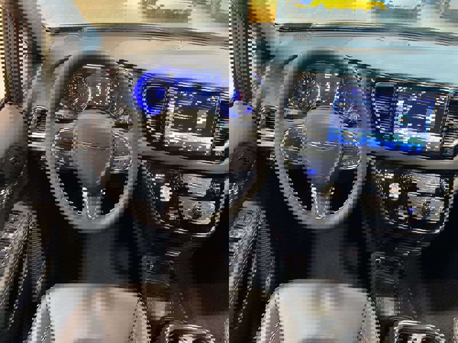 Used 2026 Chrysler Pacifica Select image 15