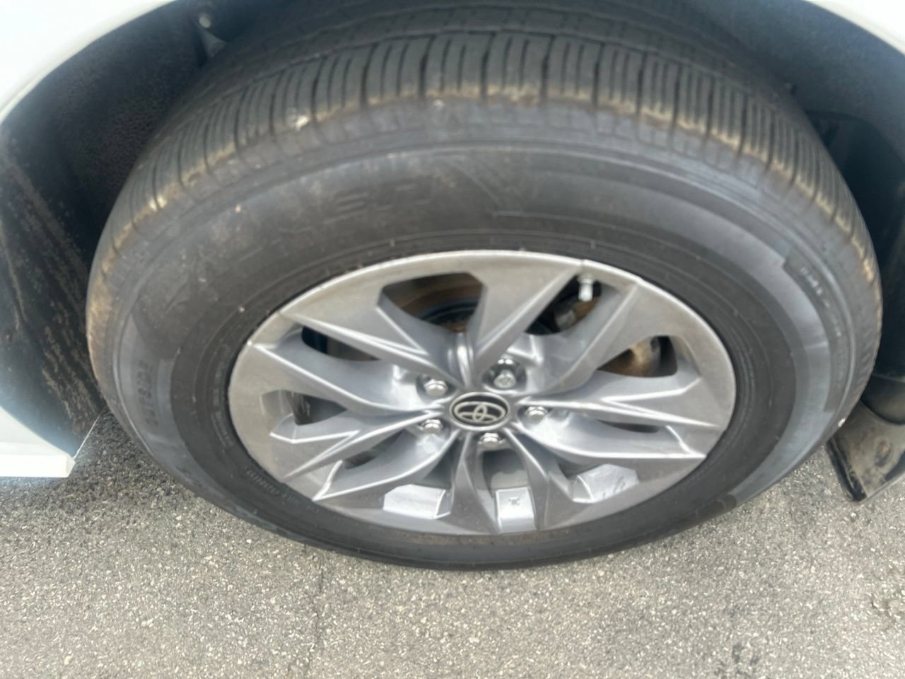 Used 2024 Toyota Sienna LE AWD/4WD image 10
