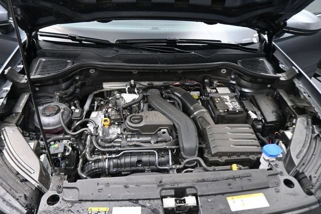 Used 2026 Volkswagen Taos SE FWD image 12