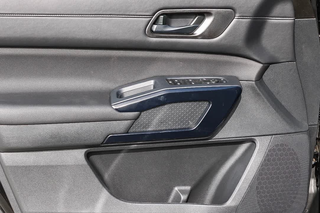 New 2025 Nissan Pathfinder SV FWD image 24
