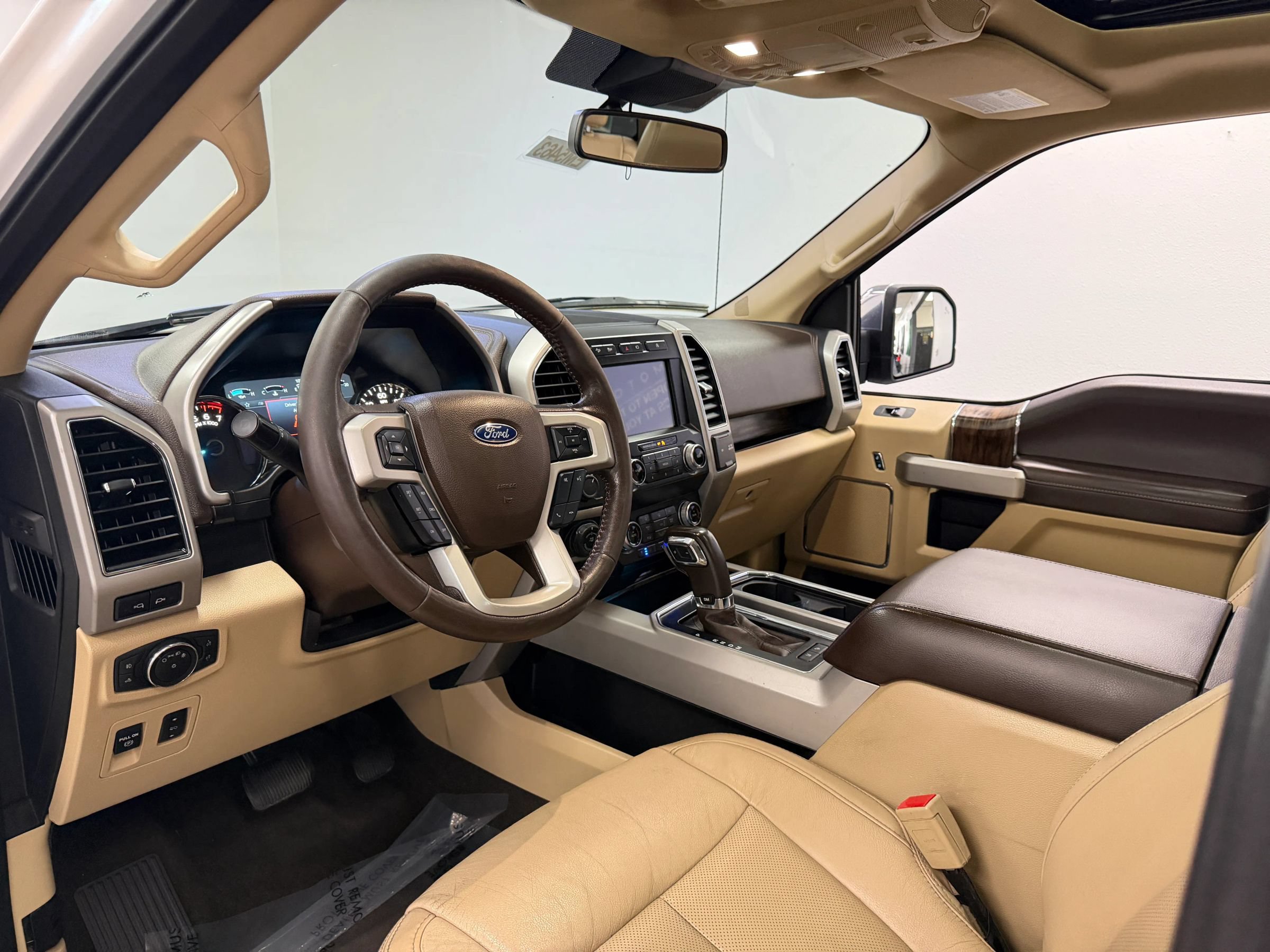 Used 2019 Ford F150 Lariat w/ Equipment Group 502A Luxury AWD/4WD image 17
