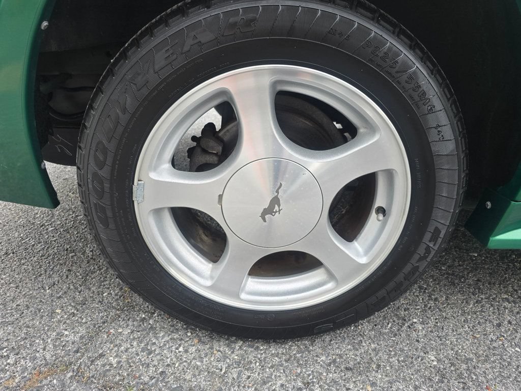 Used 2001 Ford Mustang Premium RWD image 13