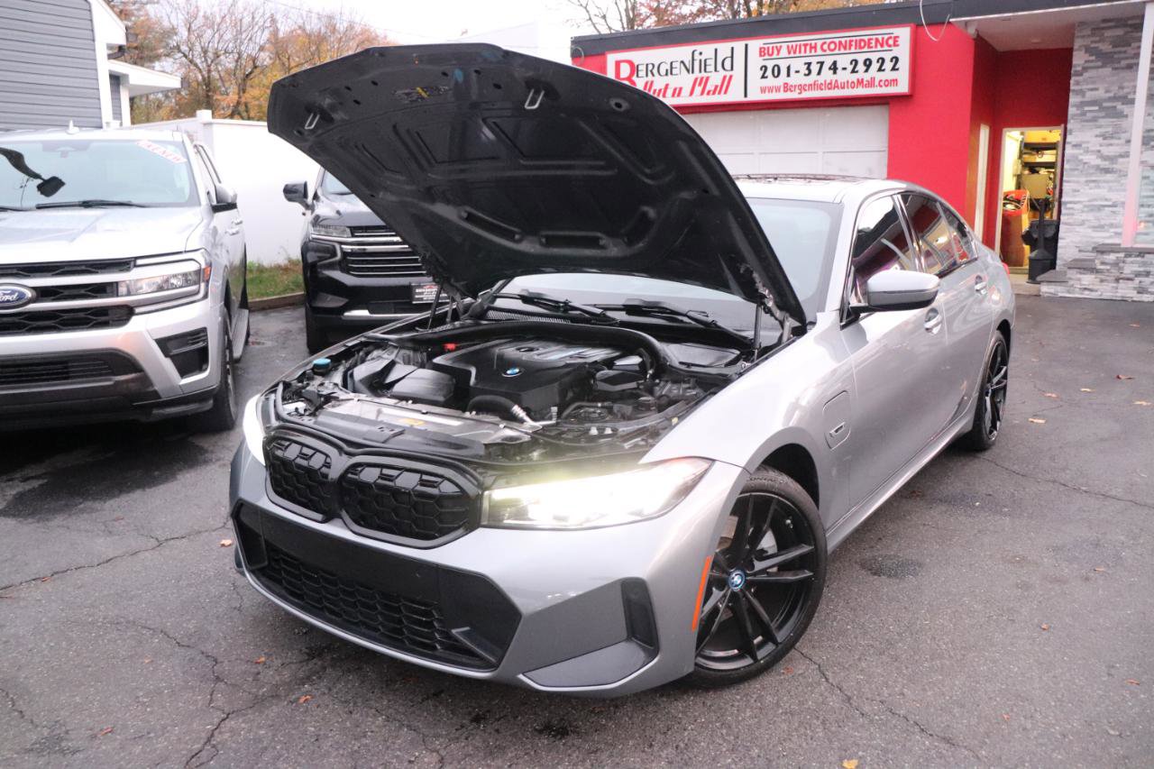 Used 2023 BMW 330e xDrive w/ M Sport Package AWD/4WD image 59