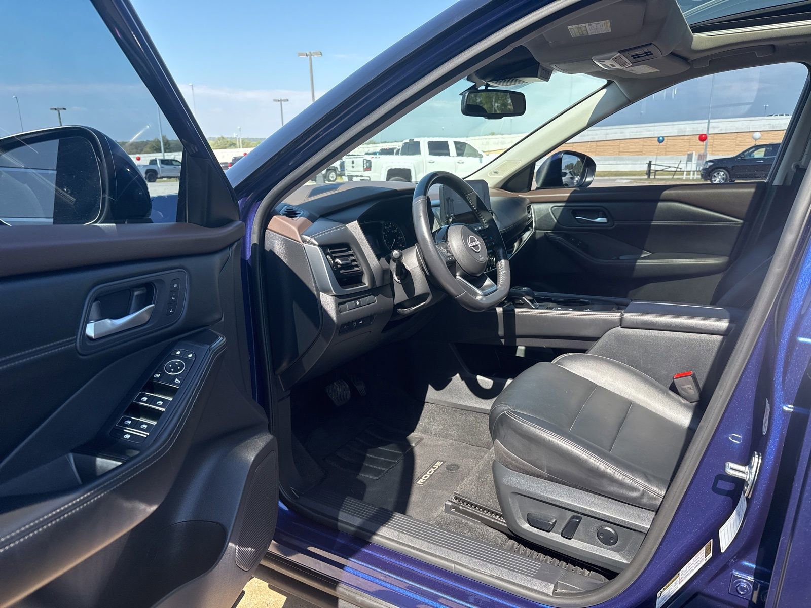 Used 2023 Nissan Rogue SL w/ SL Premium Package FWD image 8