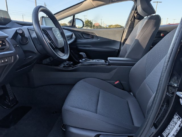 Used 2025 Toyota Prius LE FWD image 25
