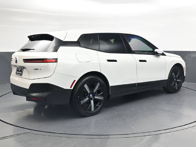 Certified 2024 BMW iX xDrive50 w/ Premium Package AWD/4WD image 4