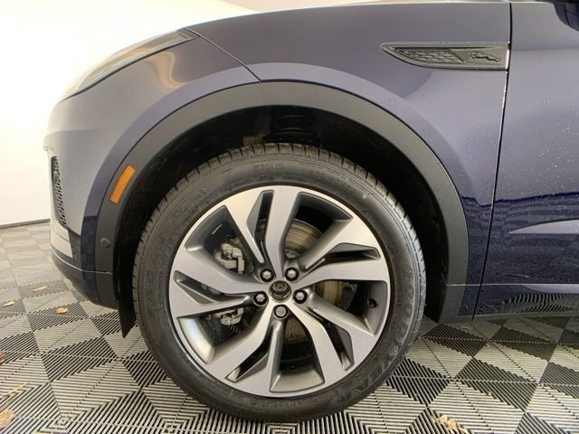 Certified 2024 Jaguar E-PACE R-Dynamic SE image 40