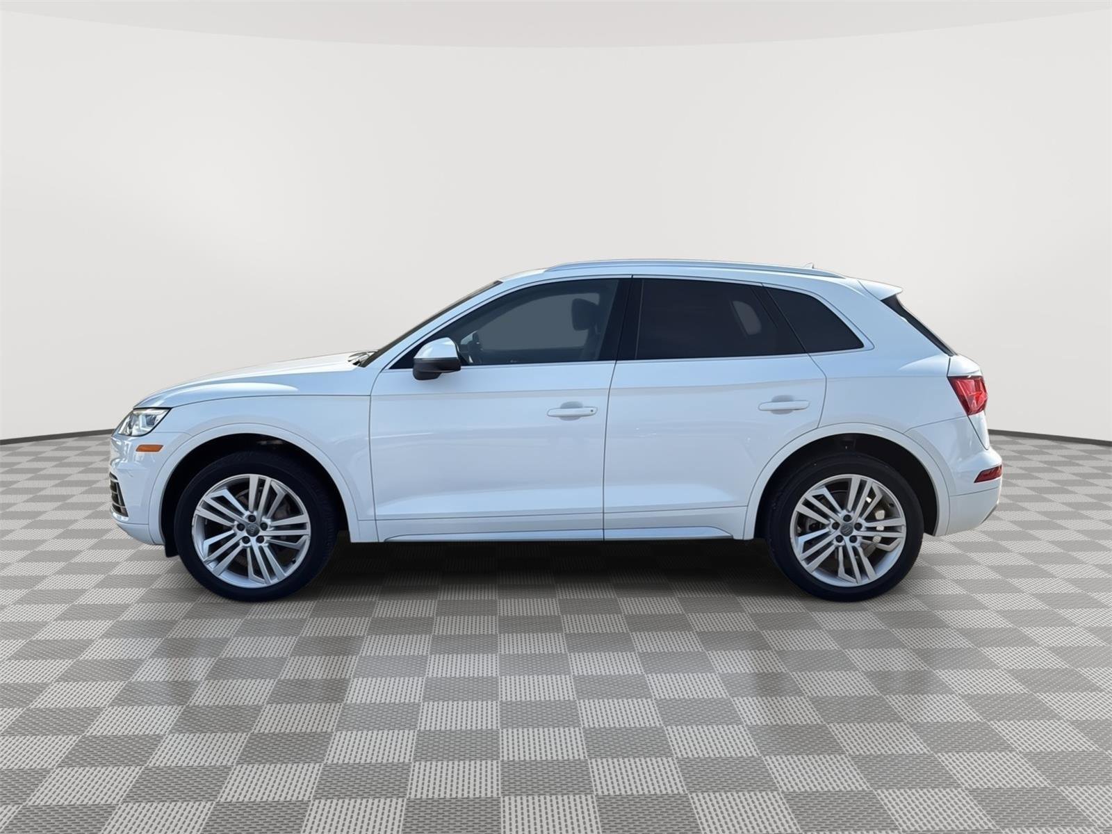 Used 2018 Audi Q5 2.0T Premium Plus w/ Premium Plus Package image 2