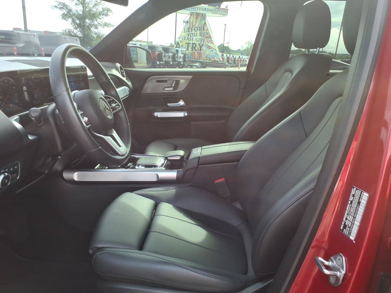 Used 2020 Mercedes-Benz GLB 250 4MATIC w/ Premium Package image 10