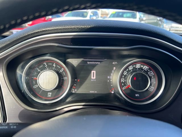 Used 2015 Dodge Challenger SXT image 17