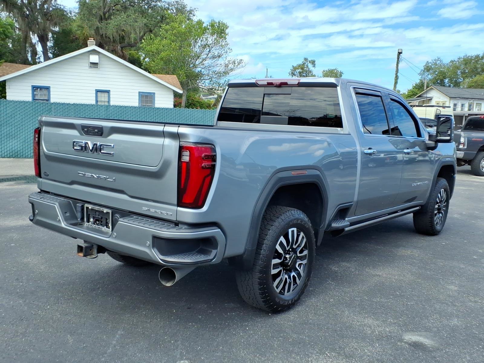 Used 2024 GMC Sierra 2500 Denali Ultimate AWD/4WD image 5