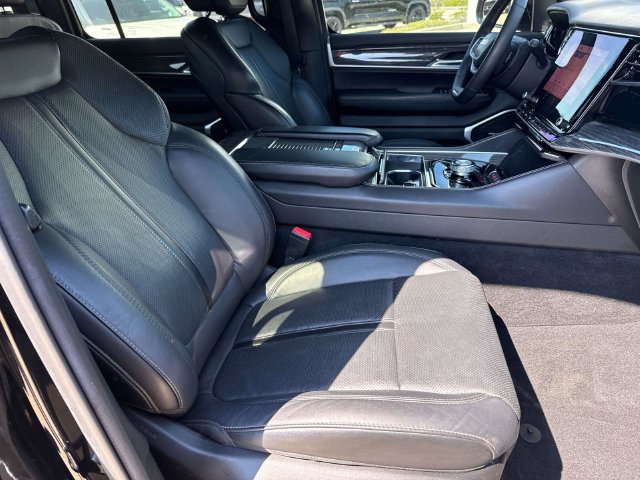 Used 2022 Jeep Wagoneer Series II w/ Flexible Seating Group RWD image 15