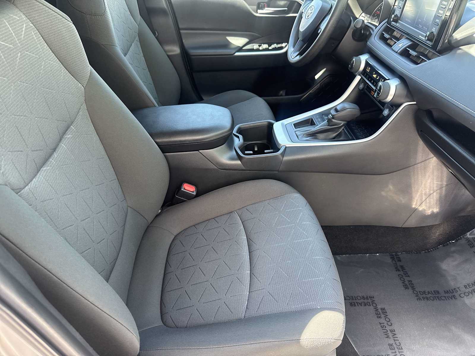 Used 2022 Toyota RAV4 XLE FWD image 17