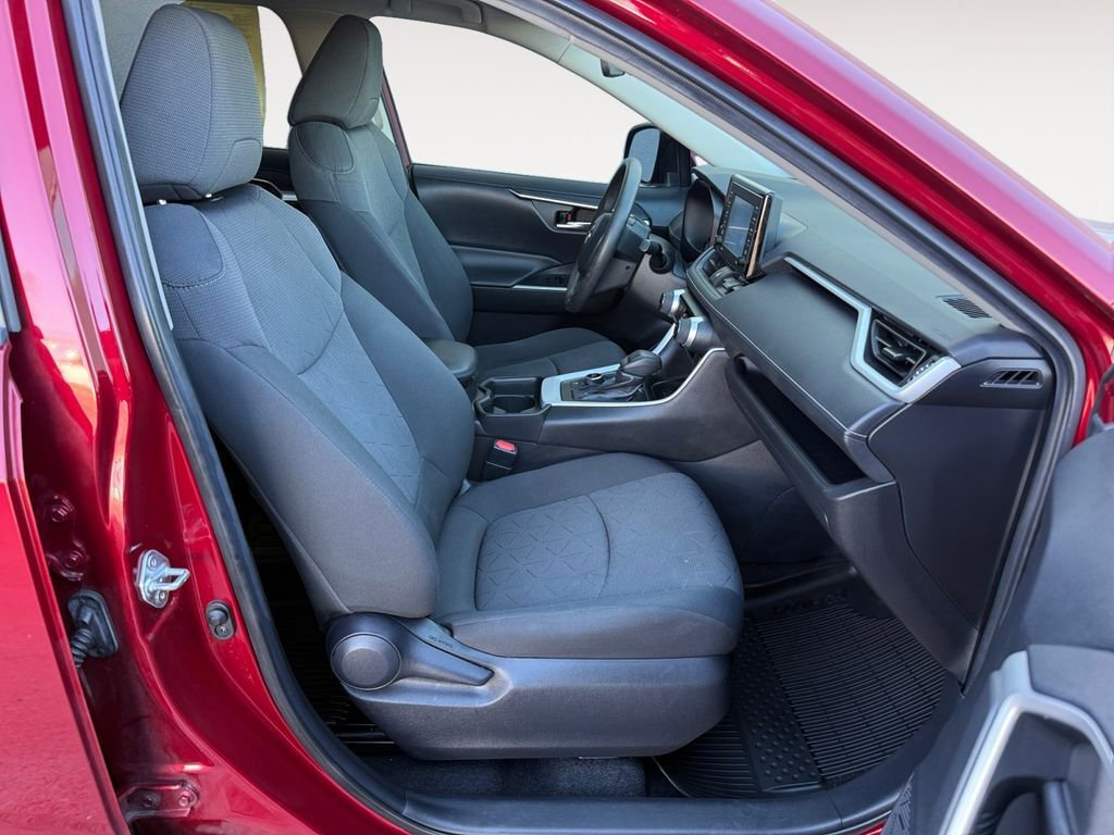 Used 2021 Toyota RAV4 XLE image 15