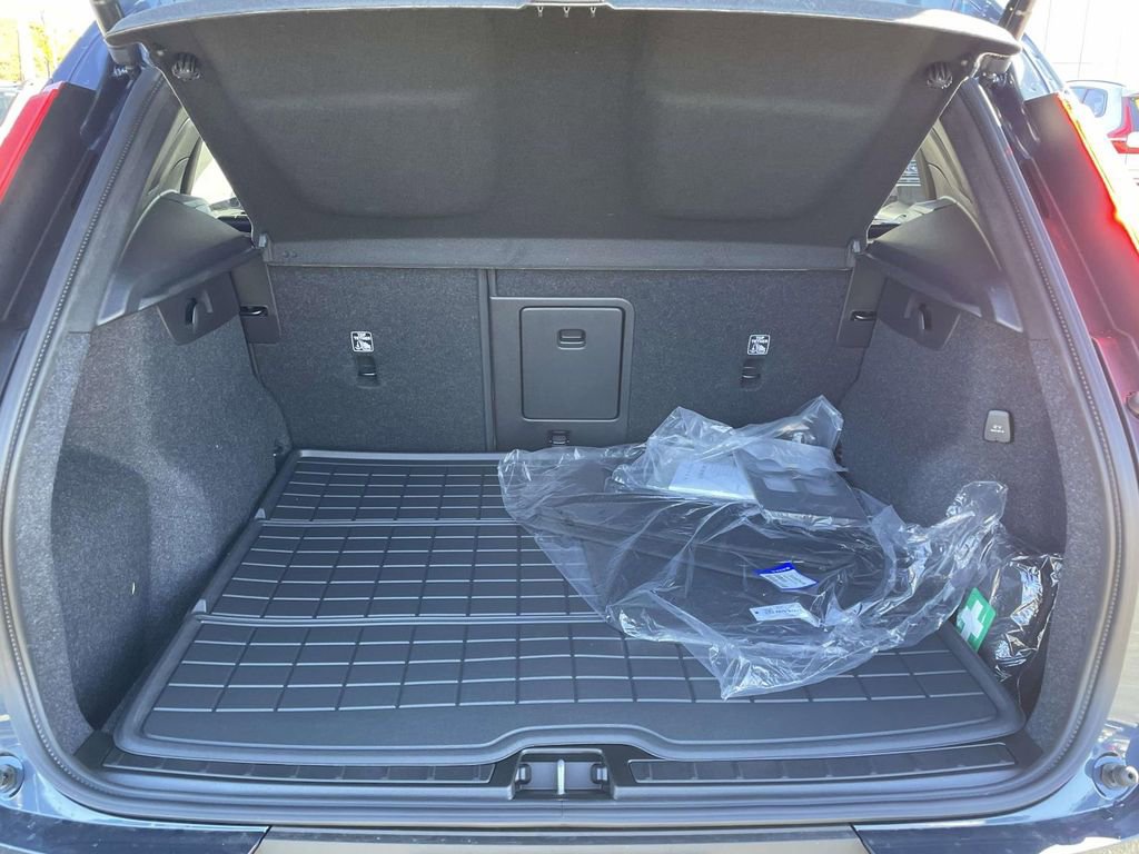 New 2026 Volvo XC40 B4 Plus w/ Protection Package Premier FWD image 30