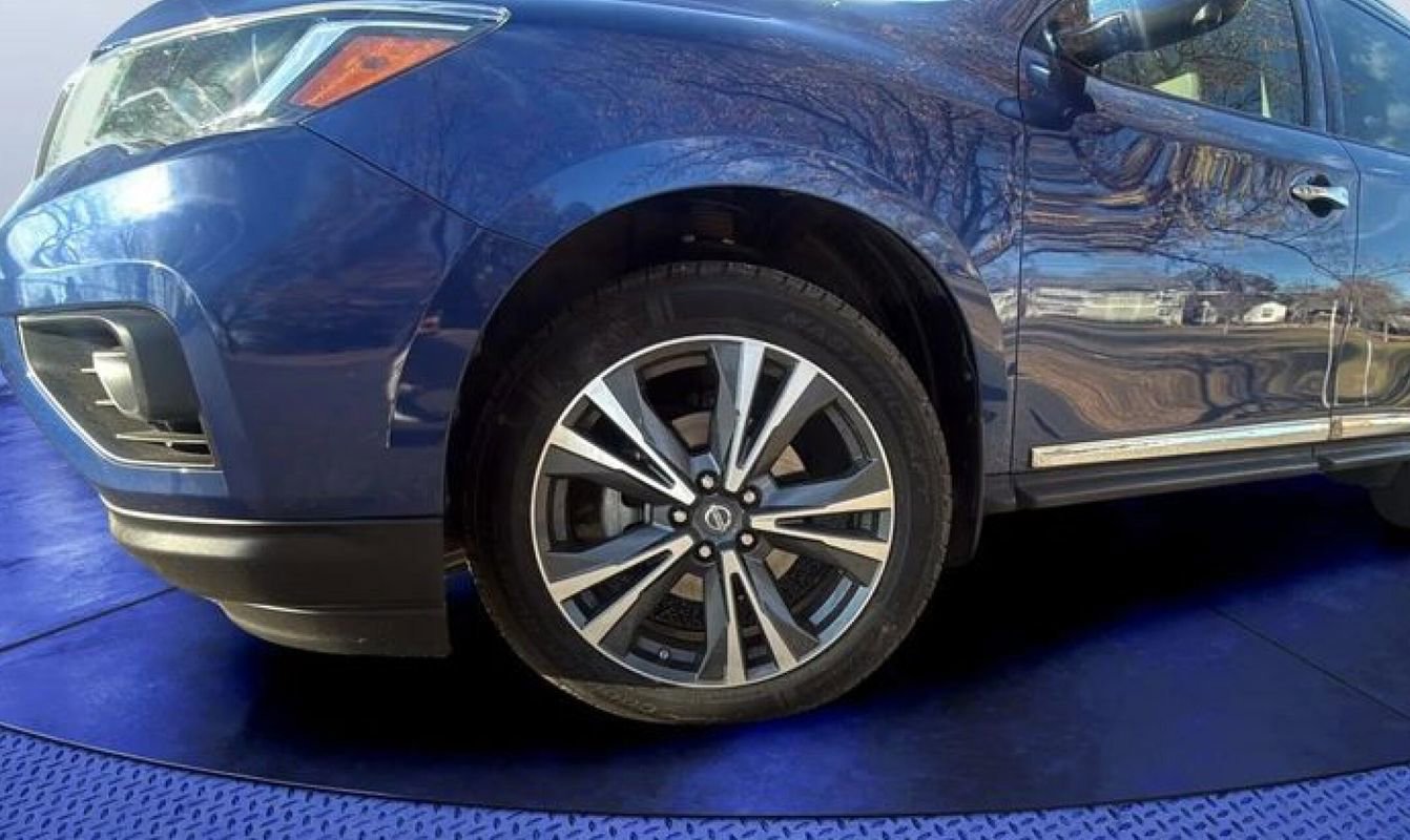 Used 2018 Nissan Pathfinder Platinum w/ Cargo Package image 23