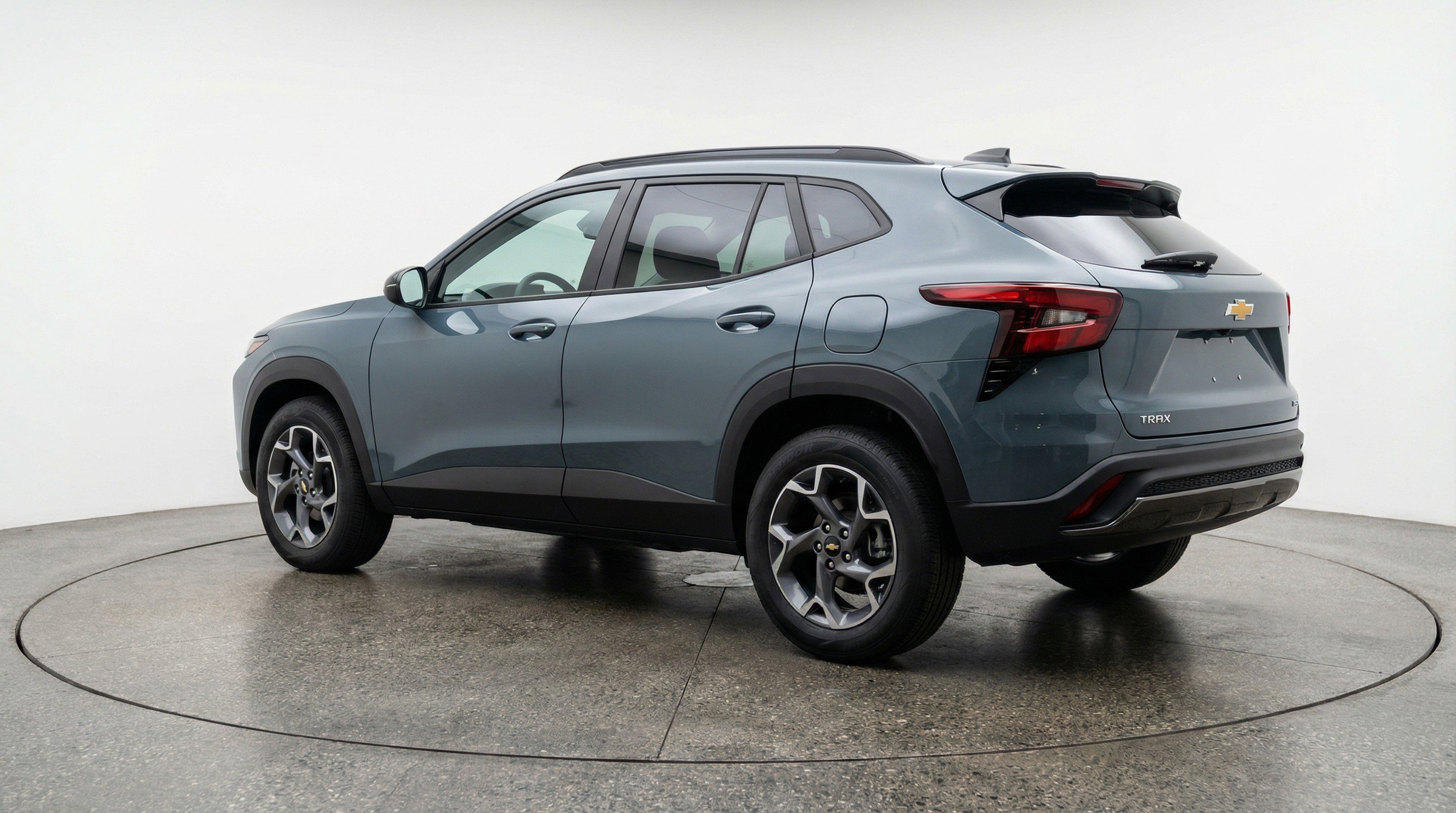 Used 2025 Chevrolet Trax LT FWD image 6