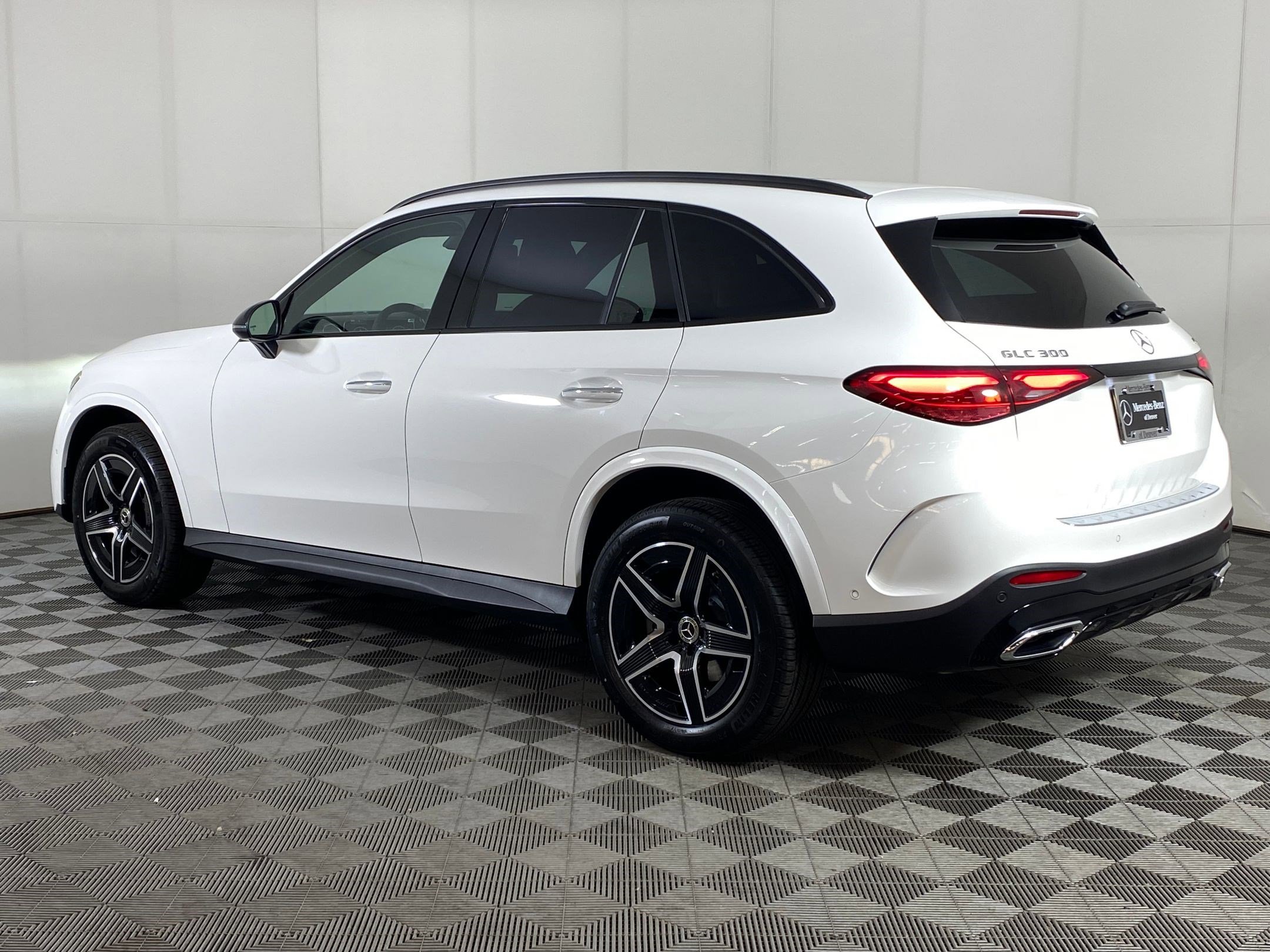 Used 2026 Mercedes-Benz GLC 300 4MATIC image 3