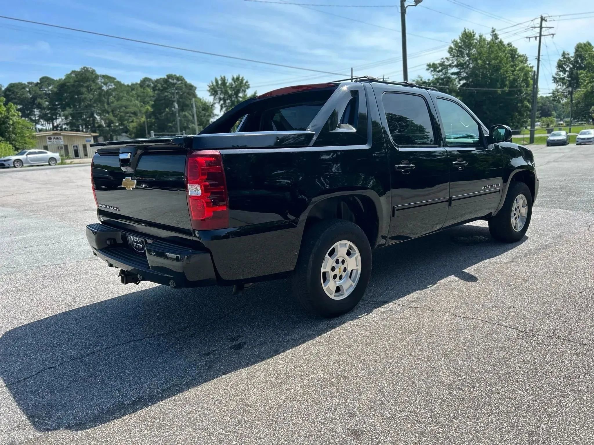 Used 2013 Chevrolet Avalanche LT AWD/4WD image 7