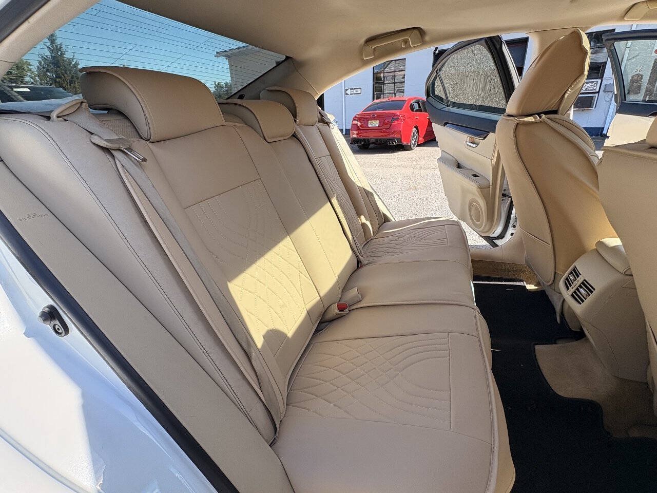 Used 2014 Lexus ES 350 w/ Luxury Package FWD image 19