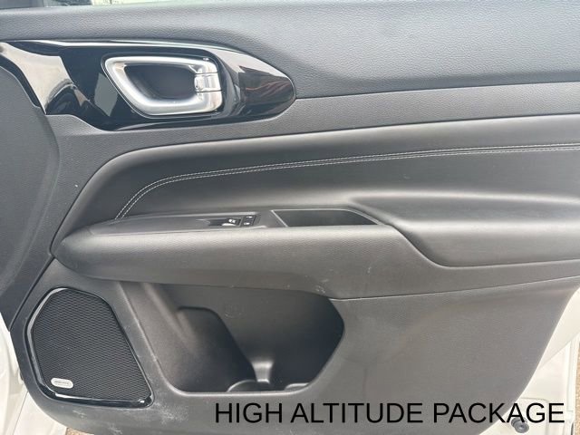 Used 2024 Jeep Compass Limited w/ High Altitude Package AWD/4WD image 23