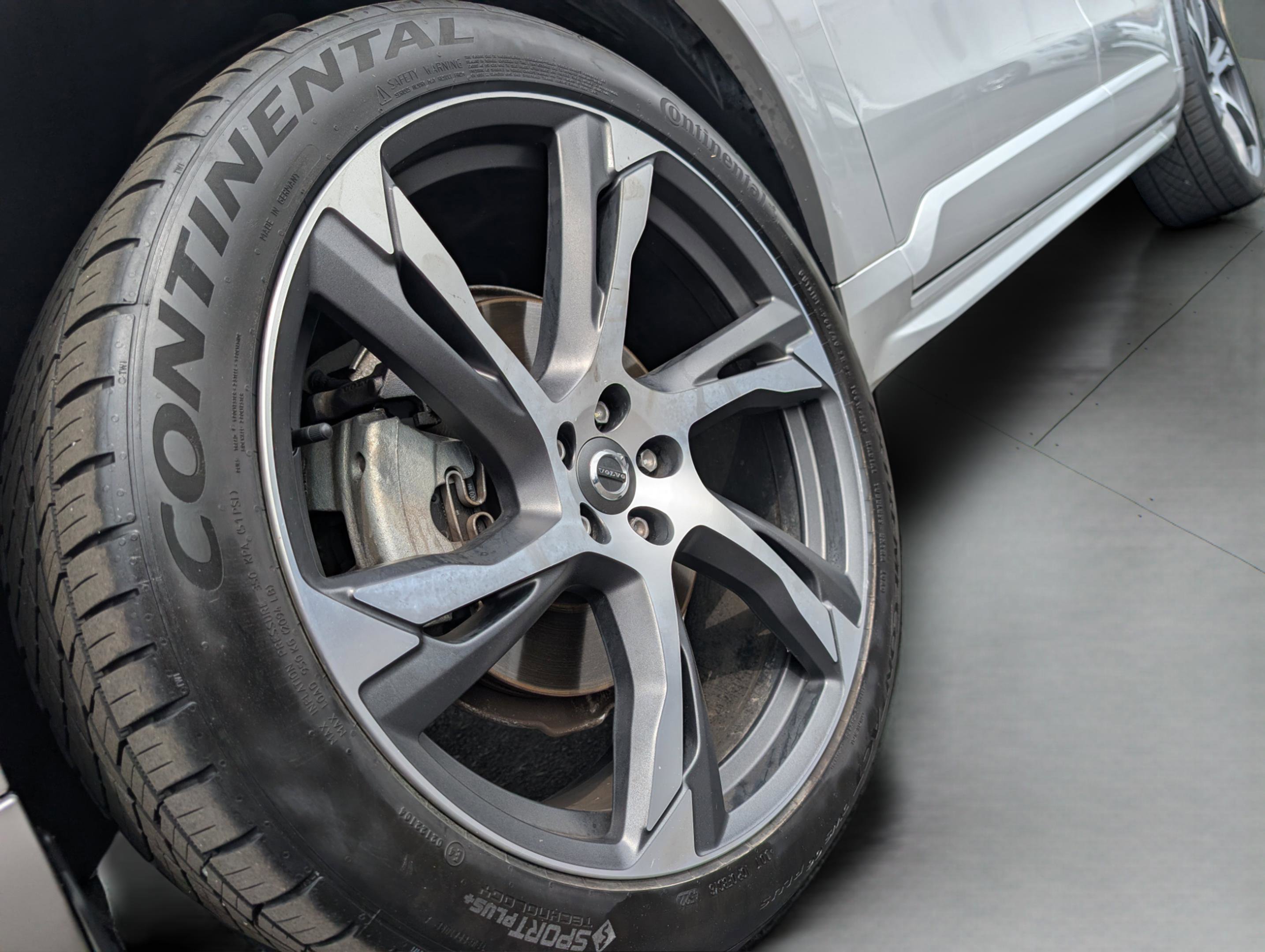 Used 2022 Volvo XC90 T5 Momentum image 9