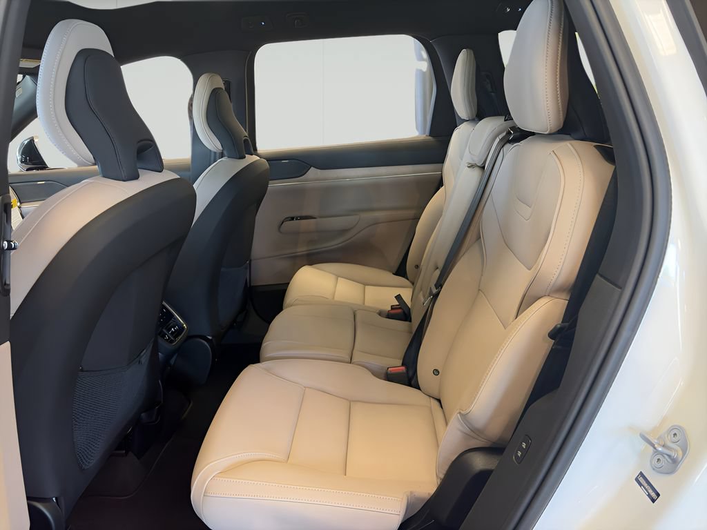 New 2026 Volvo EX90 Plus RWD image 8