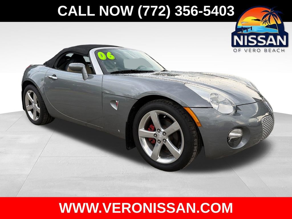 Used 2006 Pontiac Solstice Convertible w/ Premium Package RWD image 1