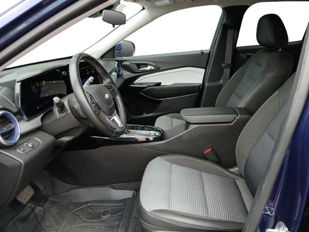 Used 2024 Chevrolet Trax LT w/ Driver Confidence Package FWD image 19