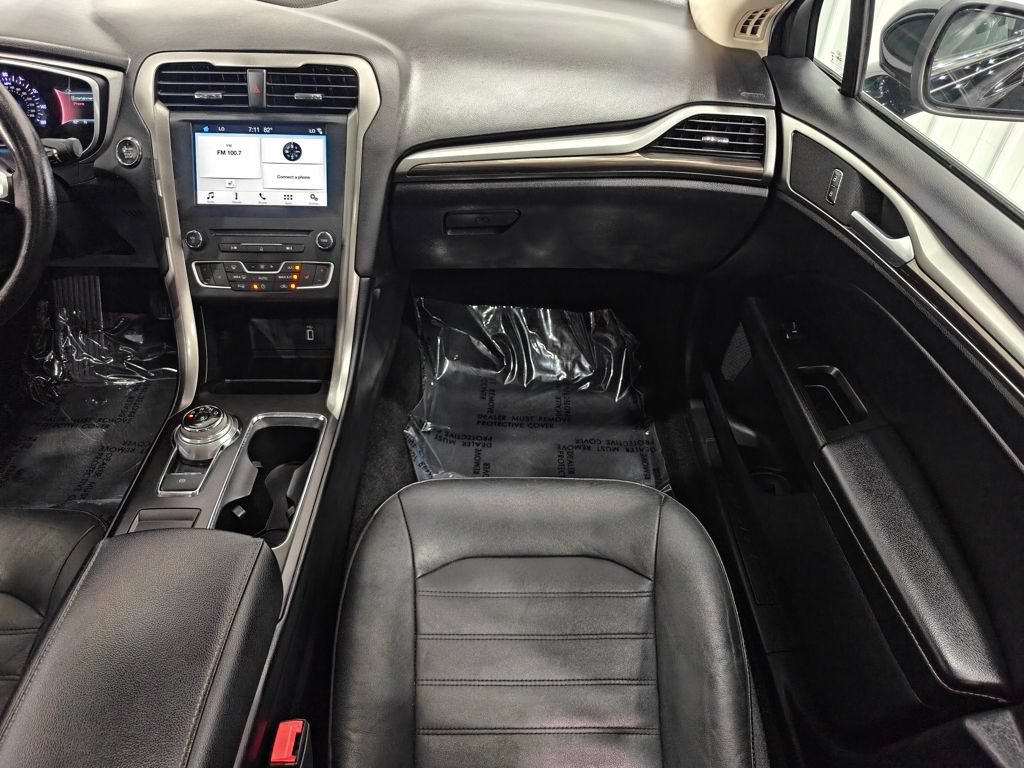 Used 2018 Ford Fusion SE w/ Fusion SE Technology Package FWD image 26