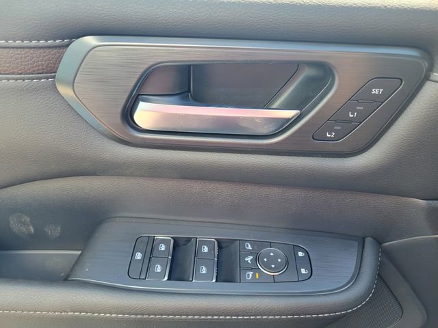 New 2025 Nissan Armada SL w/ Captain's Chari Seat Package image 14