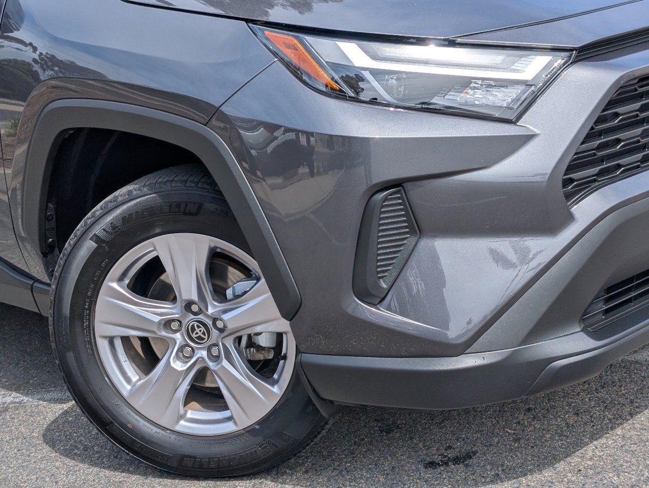 Used 2025 Toyota RAV4 XLE FWD image 10