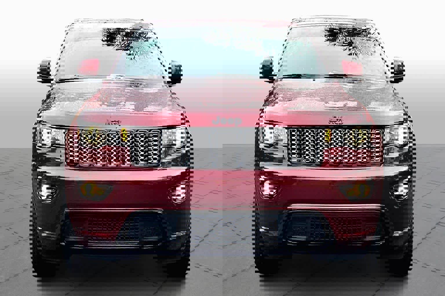 Used 2022 Jeep Grand Cherokee Laredo X image 3