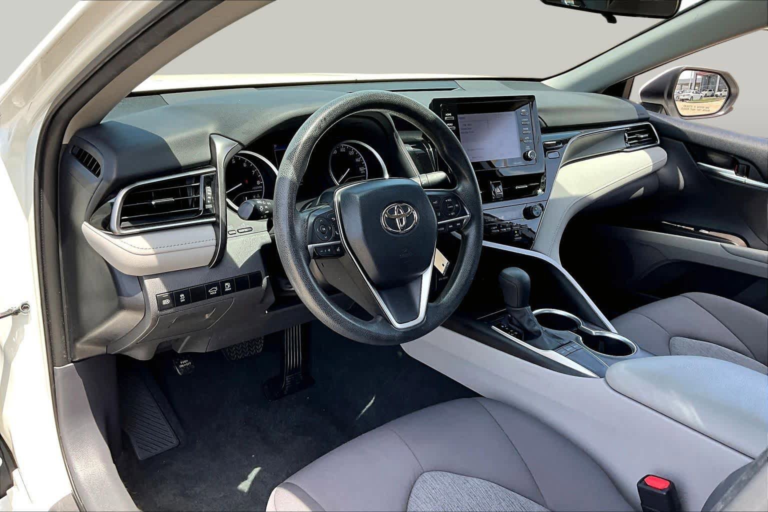 Used 2022 Toyota Camry LE FWD image 17