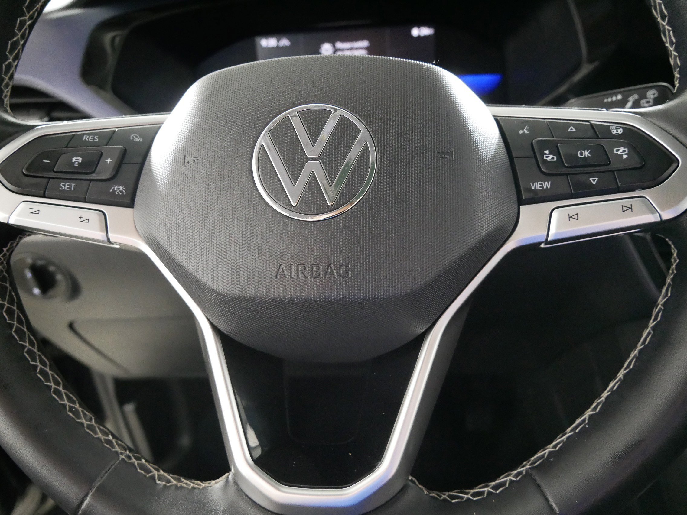 Certified 2022 Volkswagen Taos SE w/ Panoramic Sunroof Package image 25