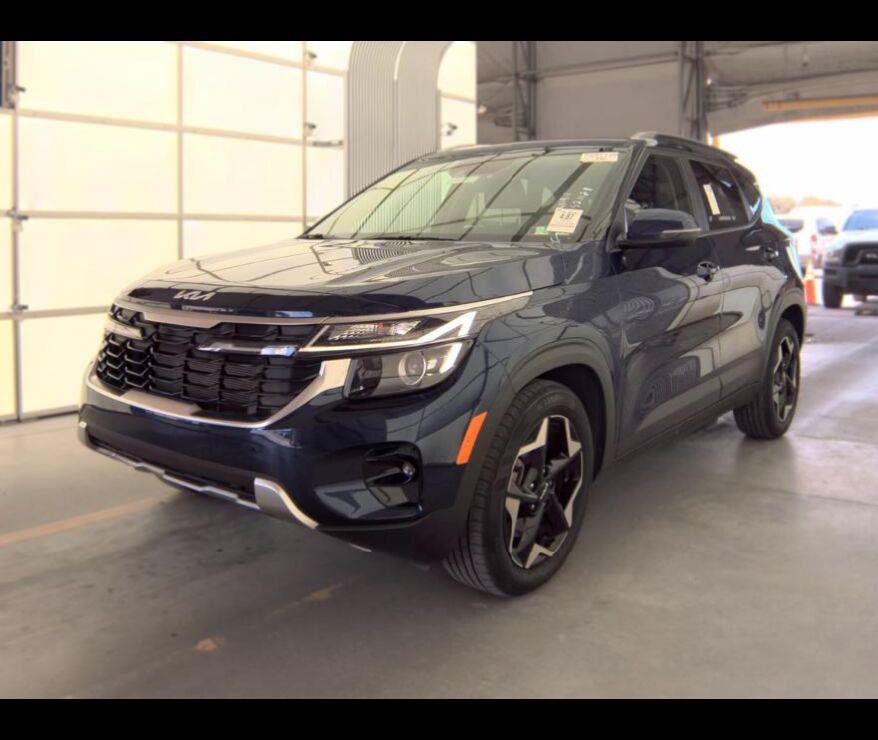 Used 2024 Kia Seltos EX AWD/4WD image 2