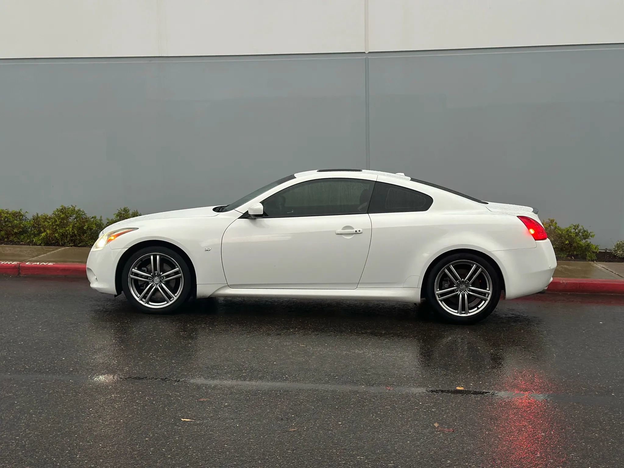 Used 2014 INFINITI Q60 Journey w/ Premium Package image 2