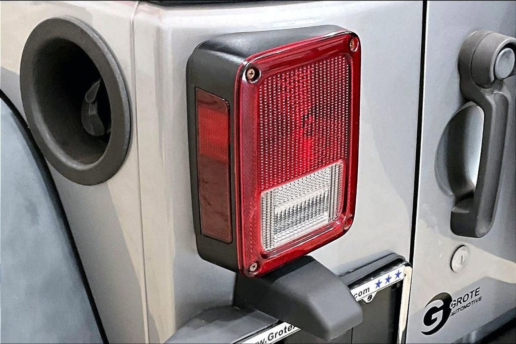 Used 2013 Jeep Wrangler Sport AWD/4WD image 29