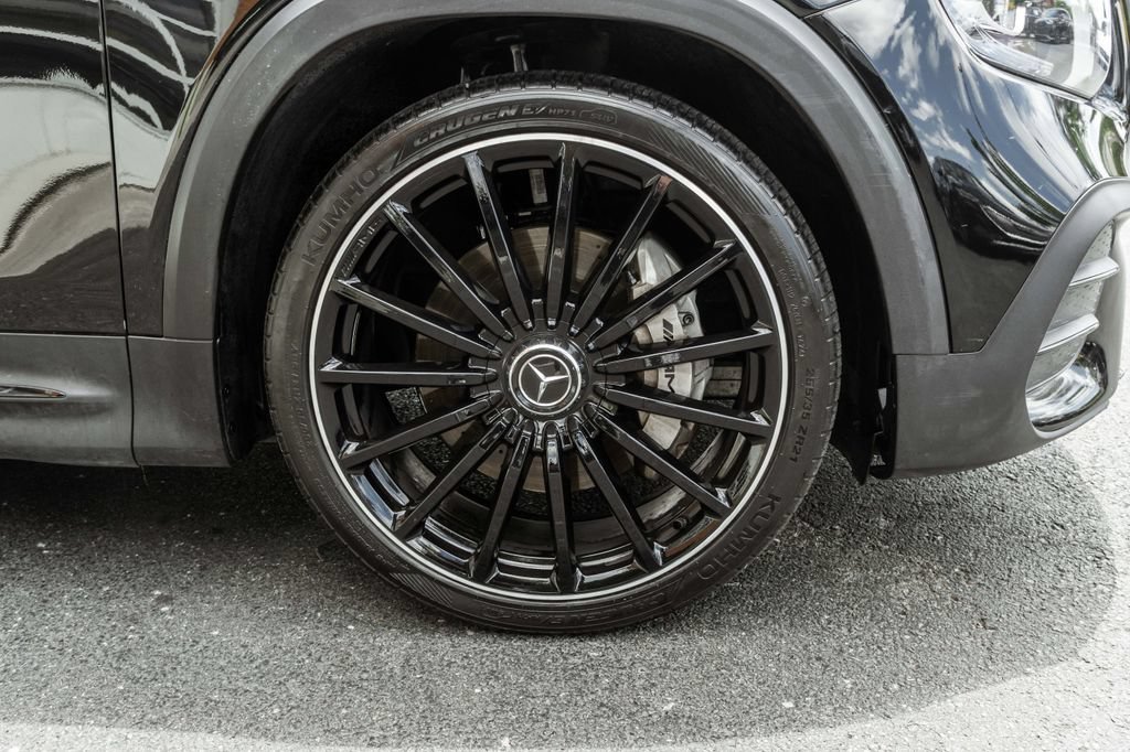 Used 2023 Mercedes-Benz GLB 35 AMG 4MATIC w/ AMG Night Package Plus image 5