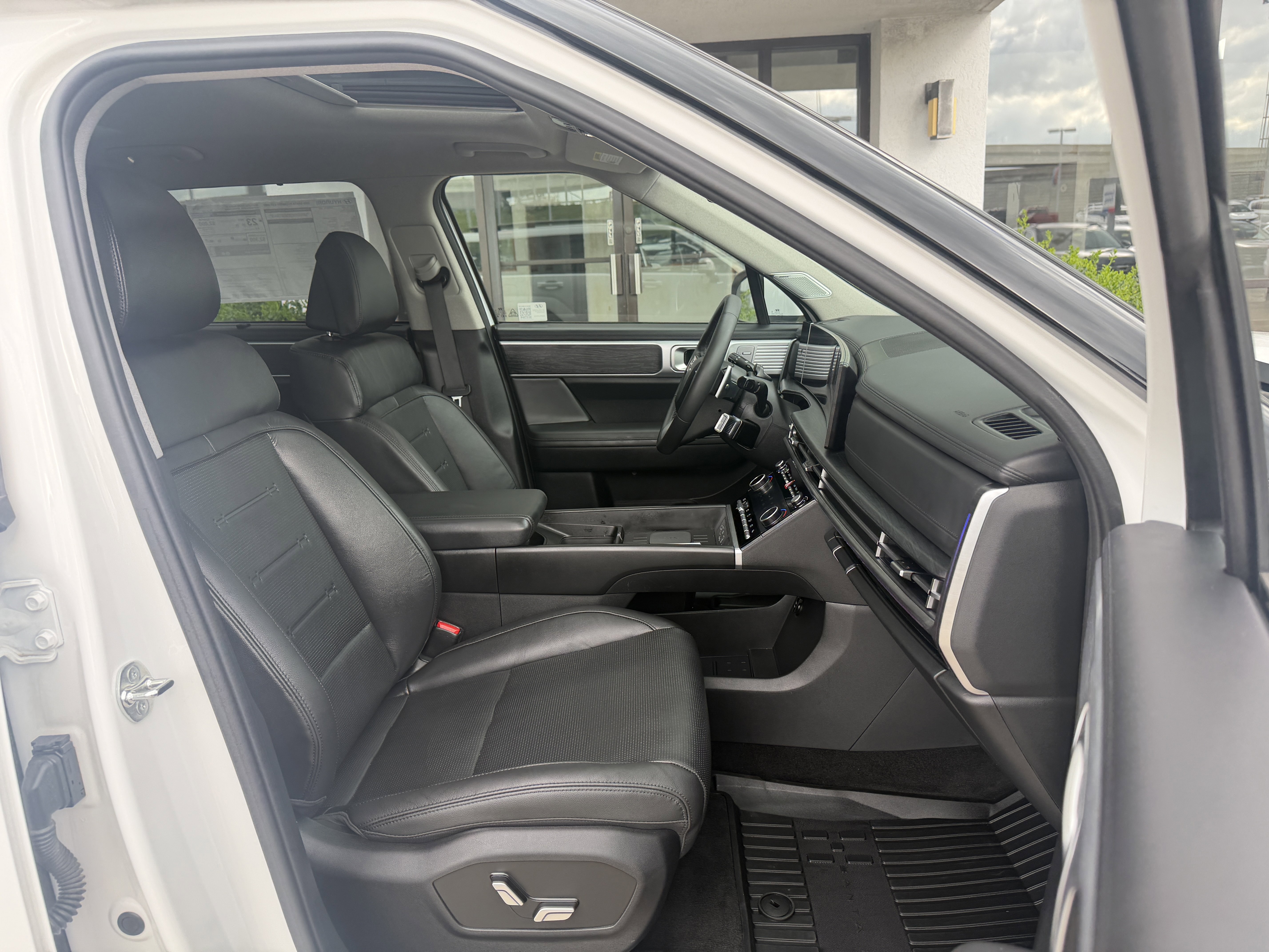 Used 2025 Hyundai Santa Fe Limited AWD/4WD image 23