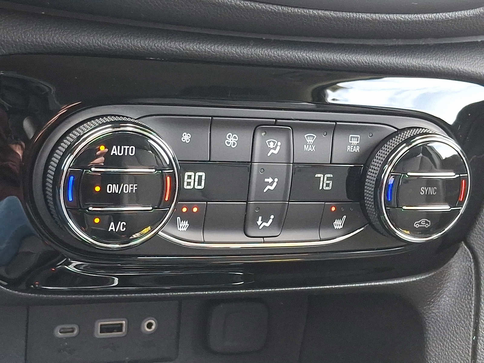 Used 2023 Buick Encore GX Select w/ Sport Touring Package image 18