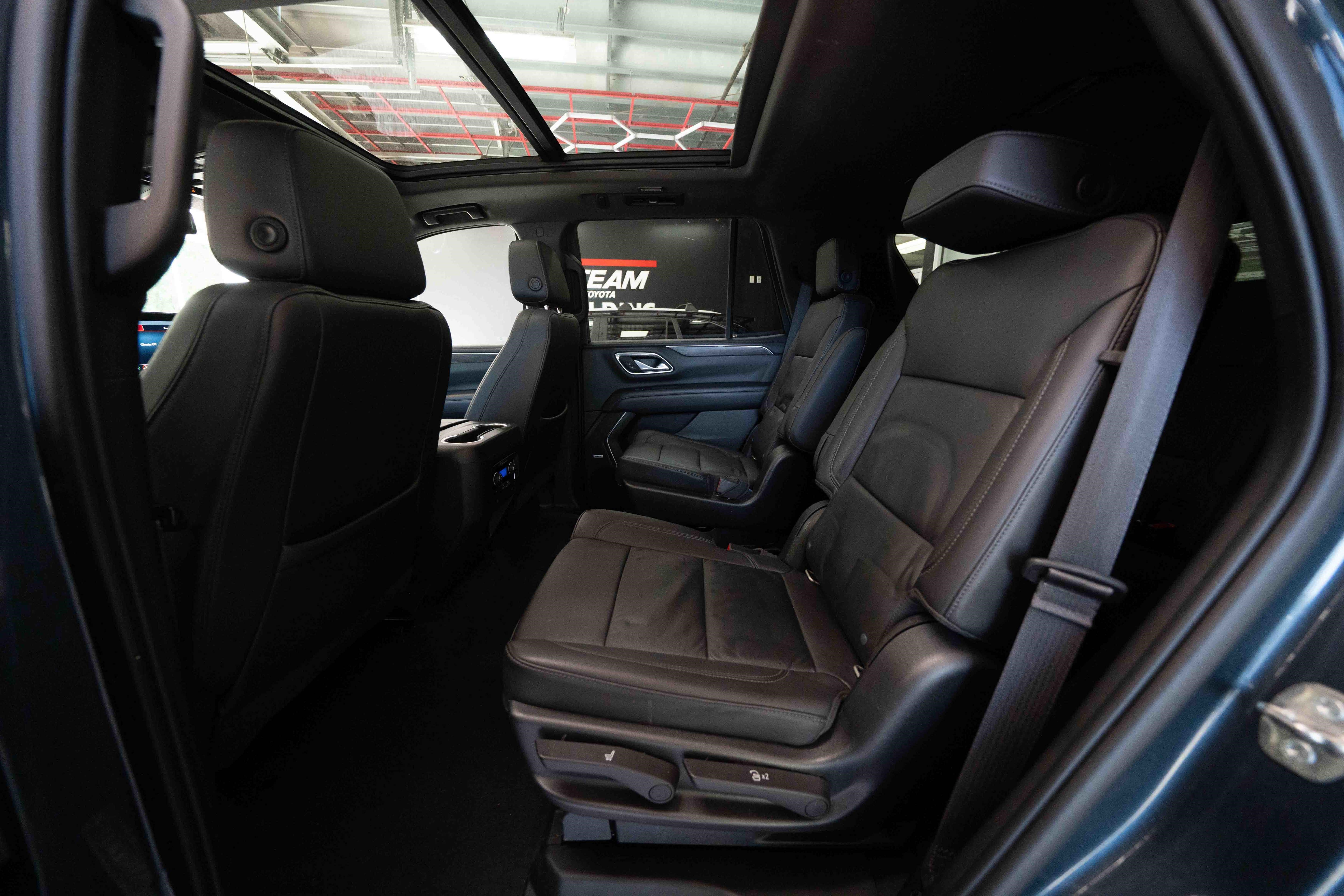 Used 2021 Chevrolet Tahoe Z71 w/ Z71 Signature Package AWD/4WD image 22