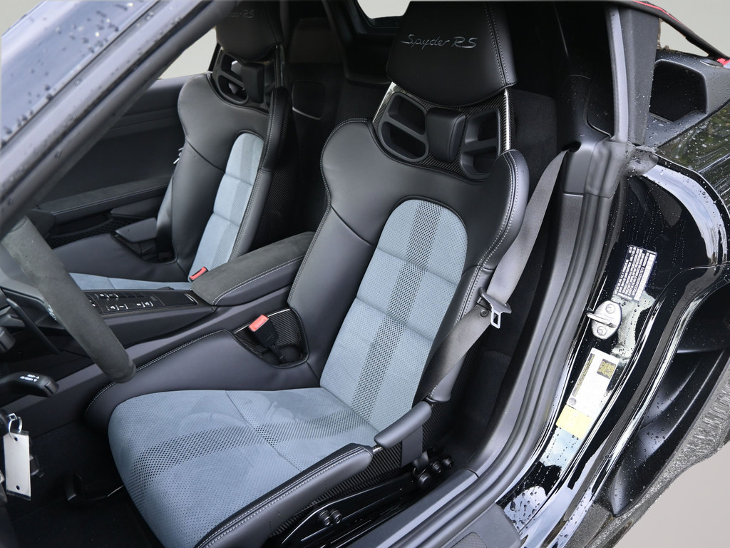 Certified 2025 Porsche 718 Boxster Spyder RS RWD image 19