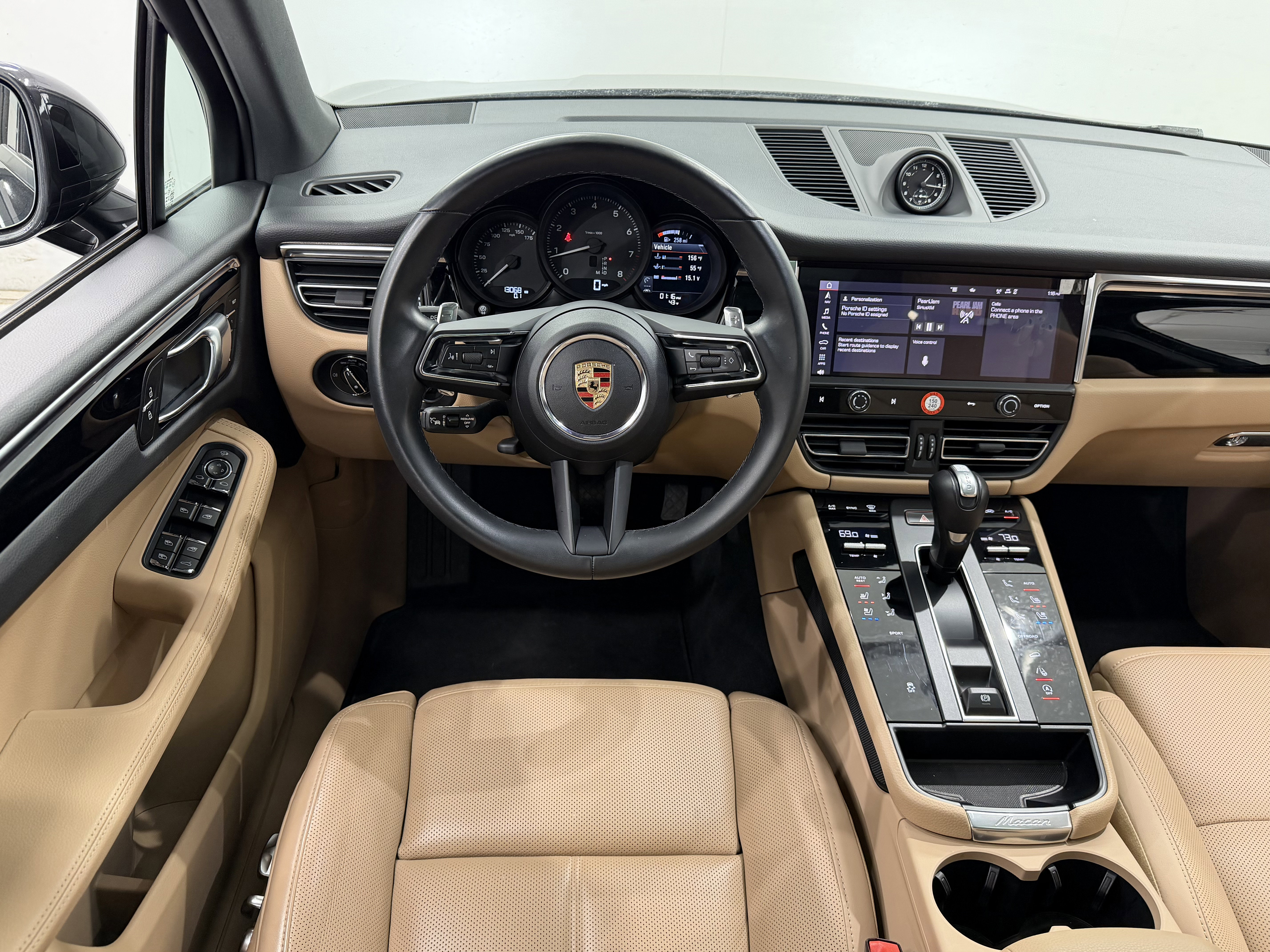 Certified 2025 Porsche Macan image 25