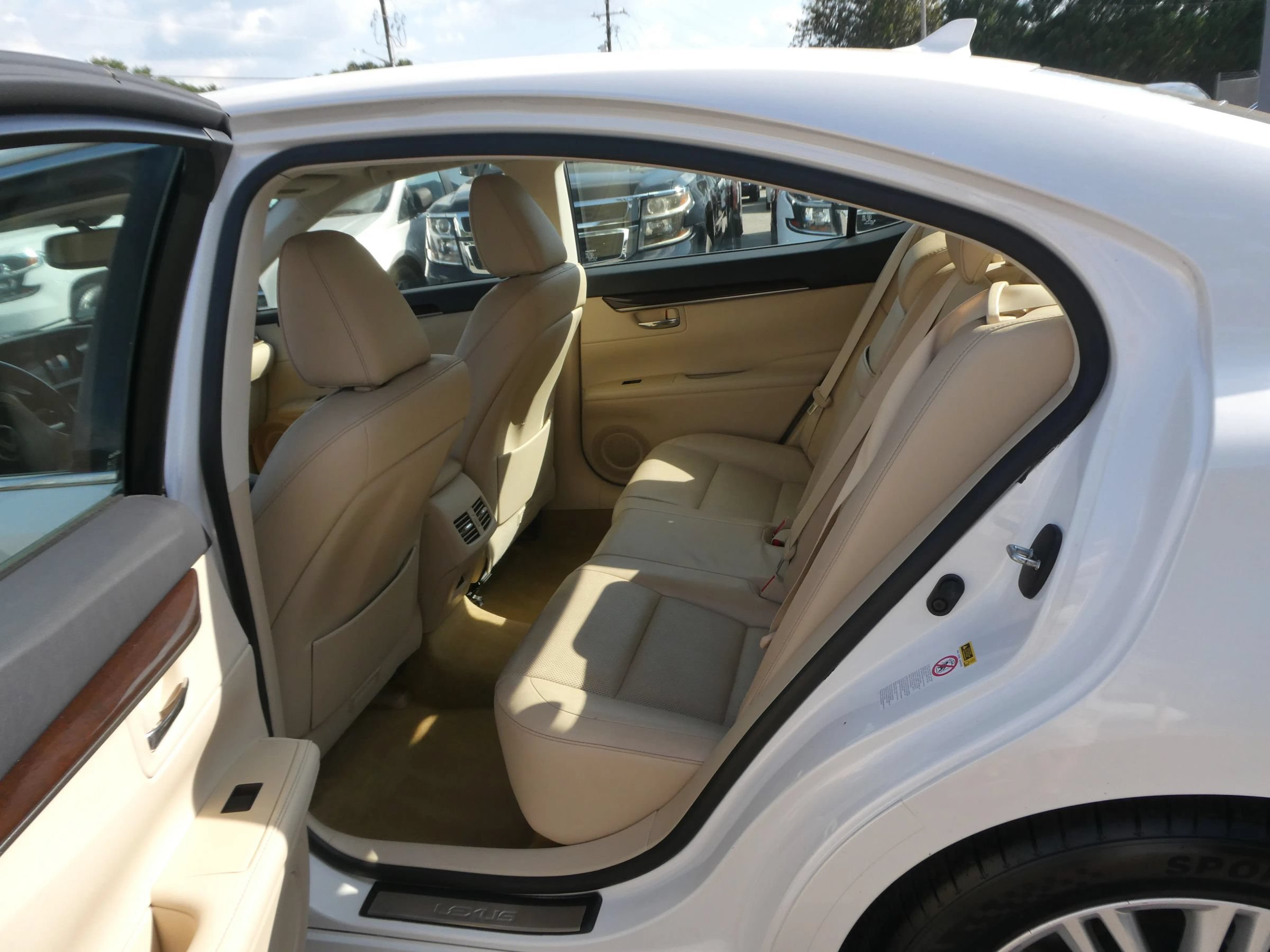 Used 2014 Lexus ES 350 w/ Luxury Package FWD image 32