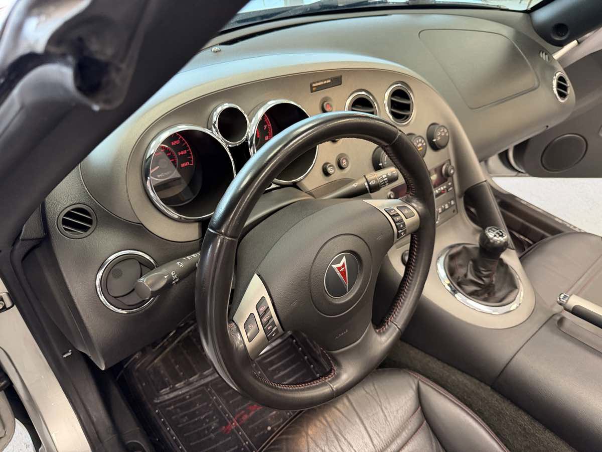 Used 2007 Pontiac Solstice GXP w/ Premium Package RWD image 18