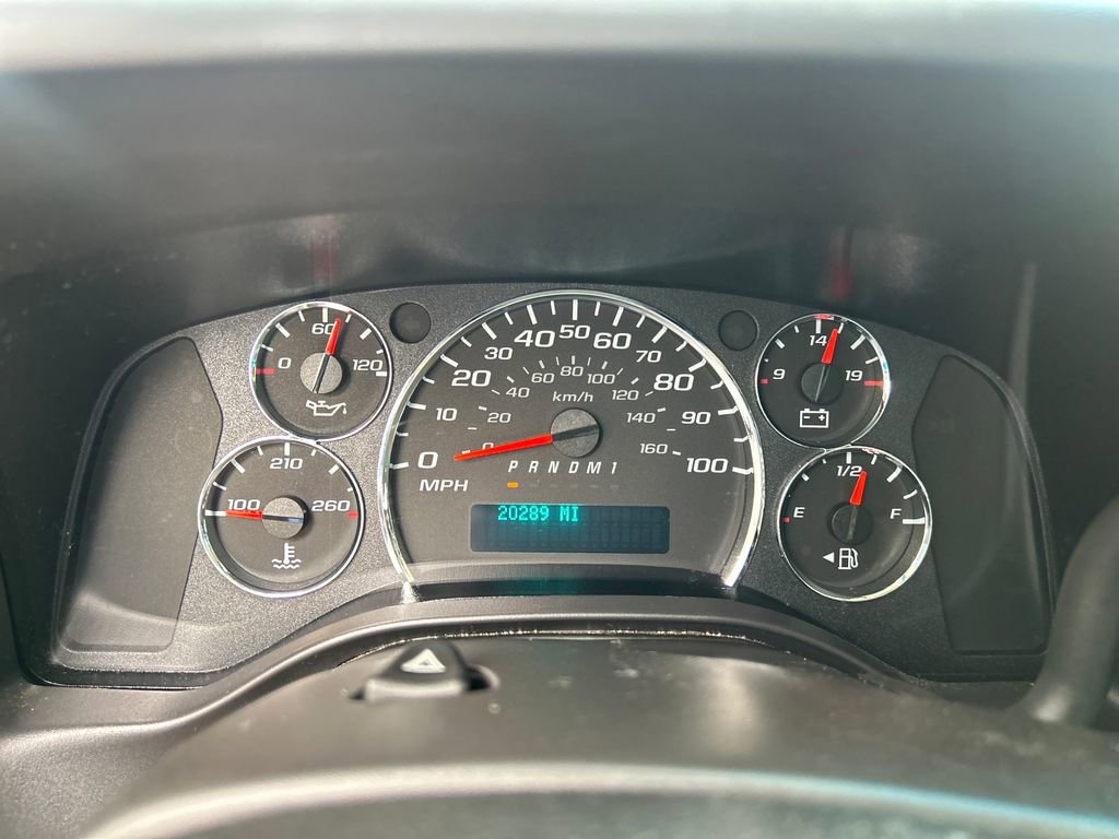 Used 2024 Chevrolet Express 2500 w/ Driver Convenience Package RWD image 17
