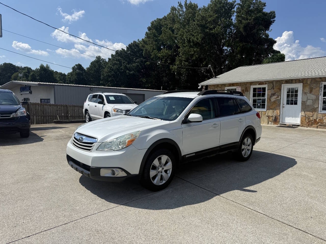 Used 2010 Subaru Outback 2.5i Premium AWD/4WD image 3